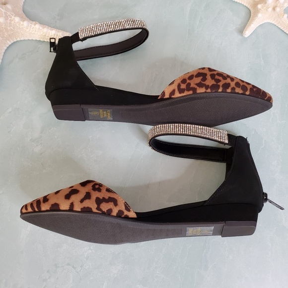 NEW Cheetah Pointed Toe Flats - Picture 2 of 7